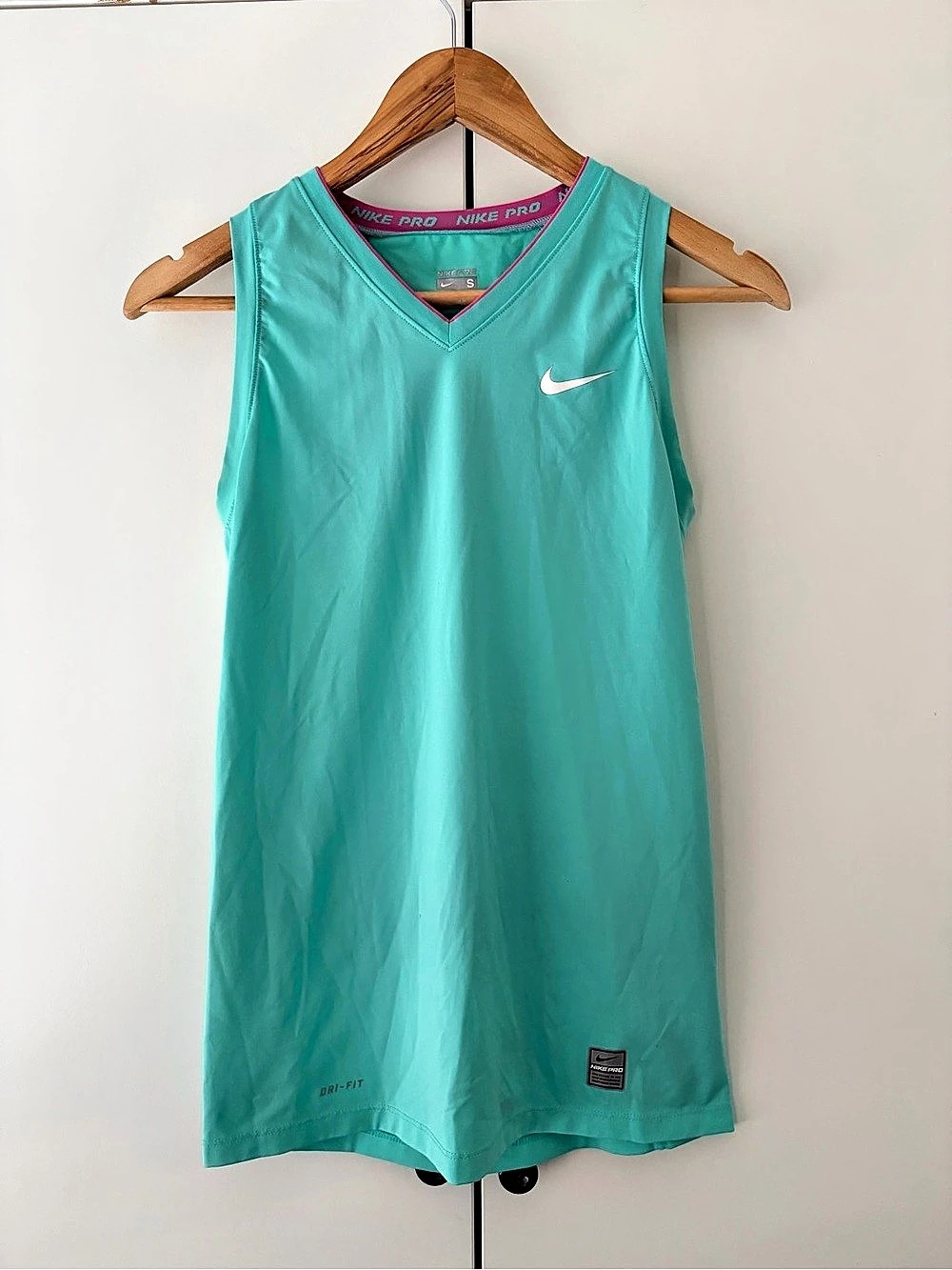 Nike Pro Dri-FIT sleeveless jersey in Turquoise Size Small